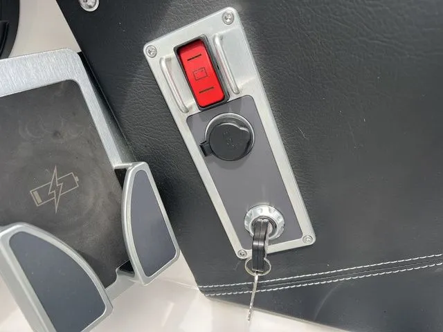 Slide: The Image of MasterCraft X22 2024 - 27