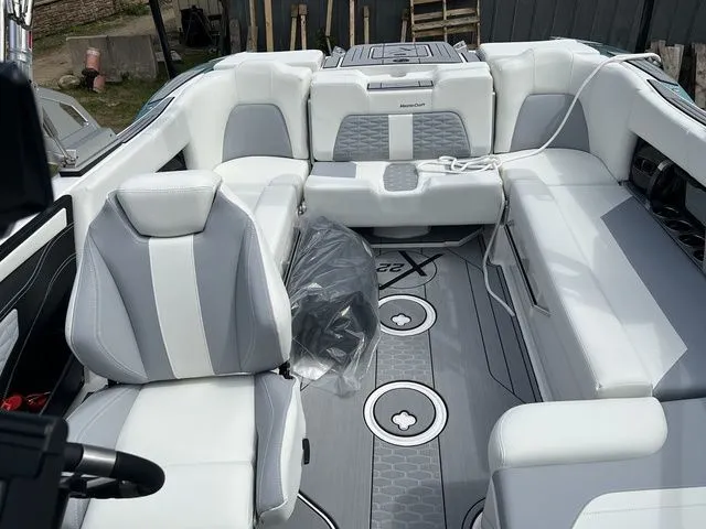 Slide: The Image of MasterCraft X22 2024 - 28