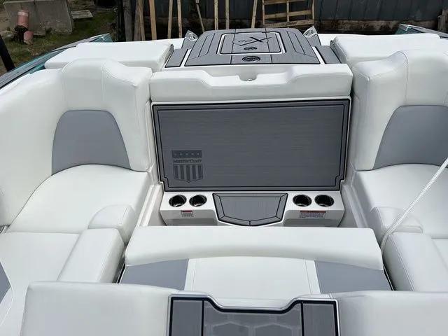 Slide: The Image of MasterCraft X22 2024 - 29