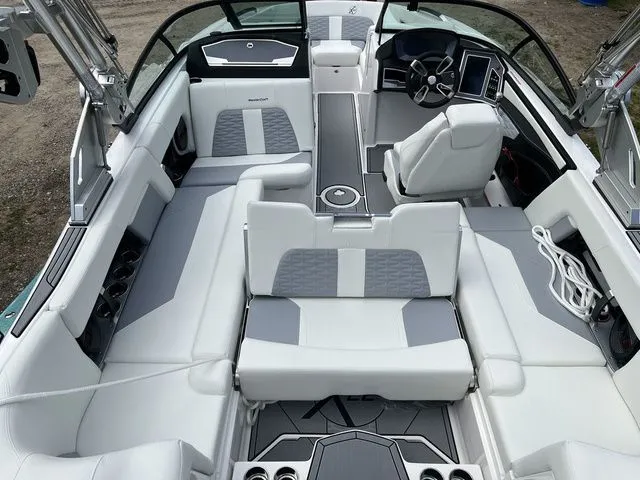 Slide: The Image of MasterCraft X22 2024 - 30