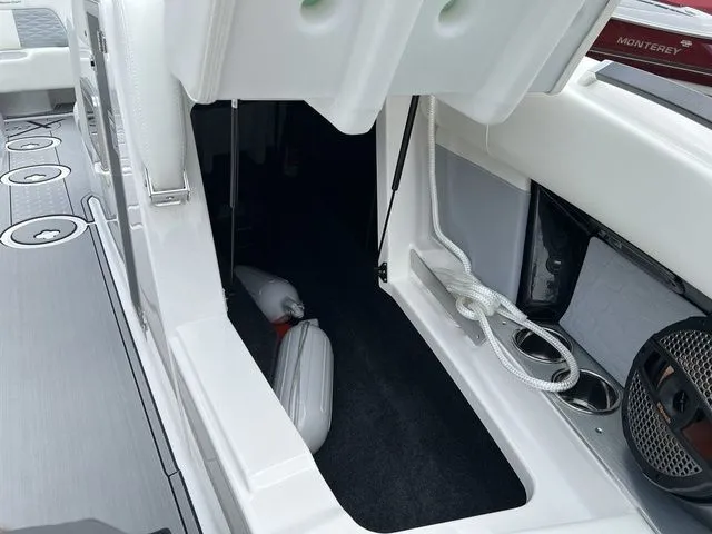 Slide: The Image of MasterCraft X22 2024 - 33