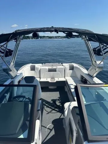 Slide: The Image of MasterCraft X22 2023 - 16