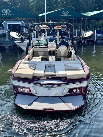 Slide: The Image of MasterCraft XT25 2022 - 4