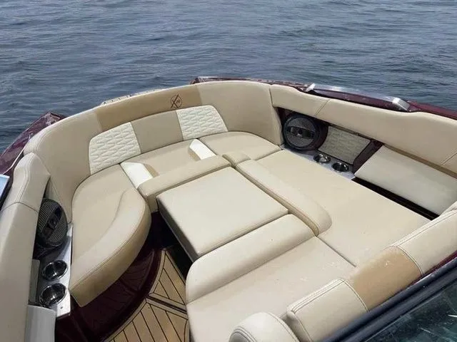 Slide: The Image of MasterCraft X26 2024 - 14