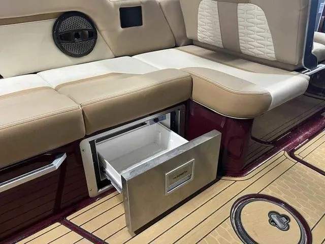 Slide: The Image of MasterCraft X26 2024 - 15