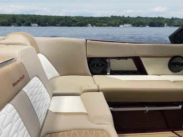 Slide: The Image of MasterCraft X26 2024 - 21