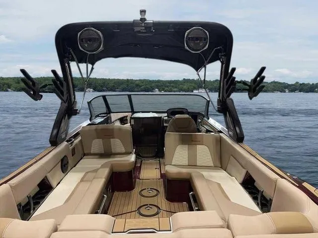 Slide: The Image of MasterCraft X26 2024 - 5