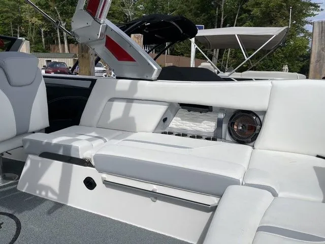 Slide: The Image of MasterCraft X24 2022 - 5