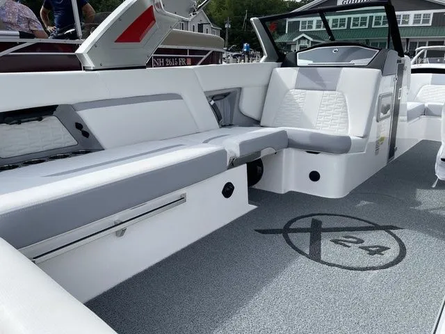 Slide: The Image of MasterCraft X24 2022 - 7