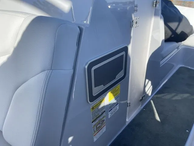 Slide: The Image of MasterCraft XT23 2023 - 11