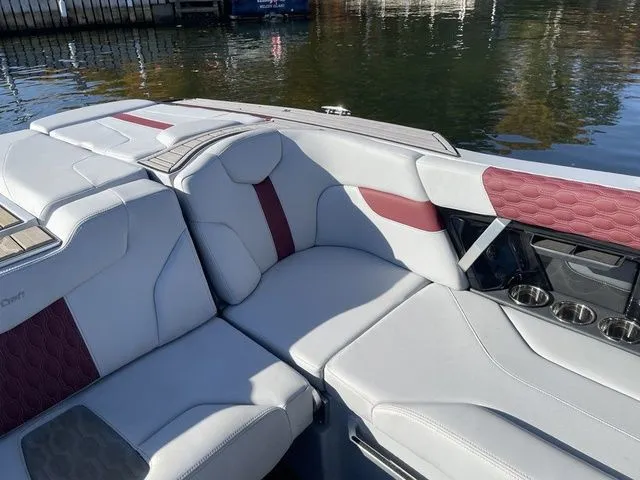 Slide: The Image of MasterCraft XT23 2023 - 19