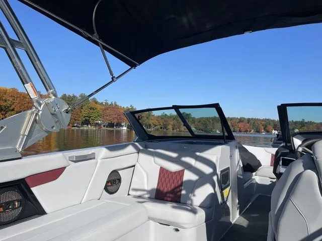 Slide: The Image of MasterCraft XT23 2023 - 20