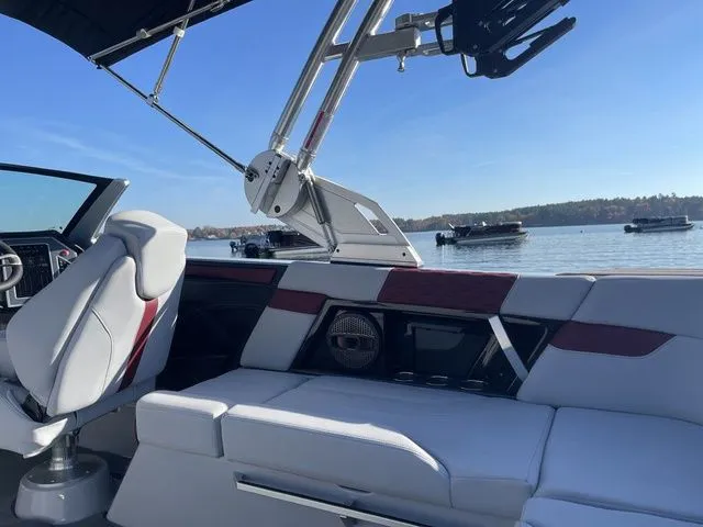 Slide: The Image of MasterCraft XT23 2023 - 7