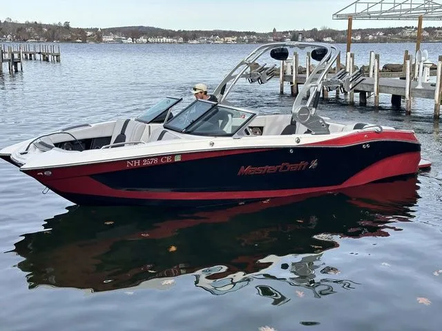 Slide: The Image of MasterCraft X22 2021 - 1