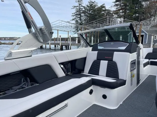 Slide: The Image of MasterCraft X22 2021 - 10