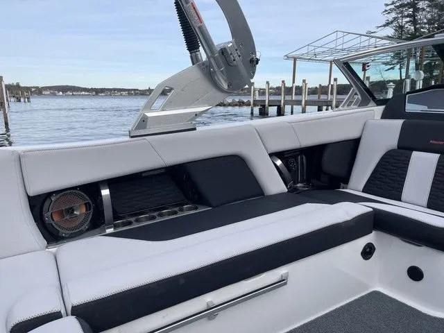 Slide: The Image of MasterCraft X22 2021 - 11