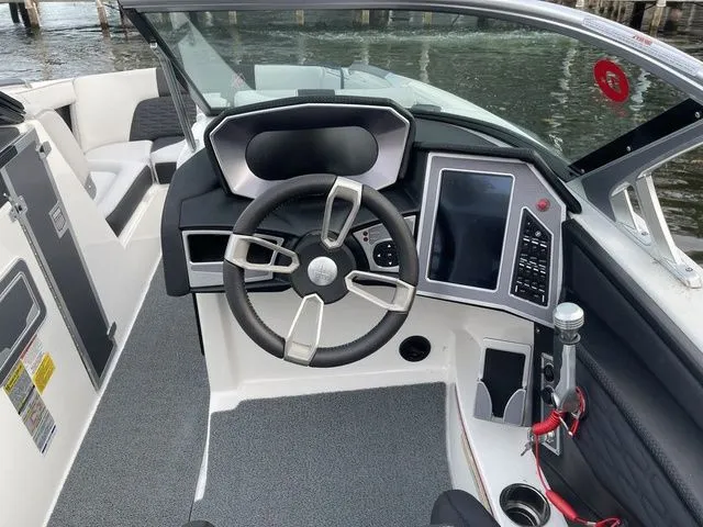 Slide: The Image of MasterCraft X22 2021 - 13