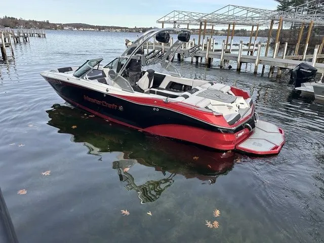 Slide: The Image of MasterCraft X22 2021 - 2