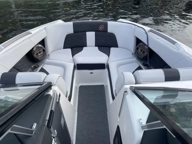 Slide: The Image of MasterCraft X22 2021 - 8