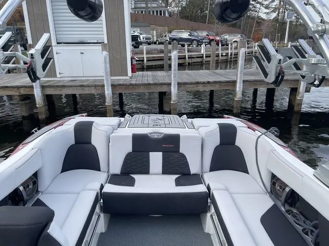 Slide: The Image of MasterCraft X22 2021 - 9