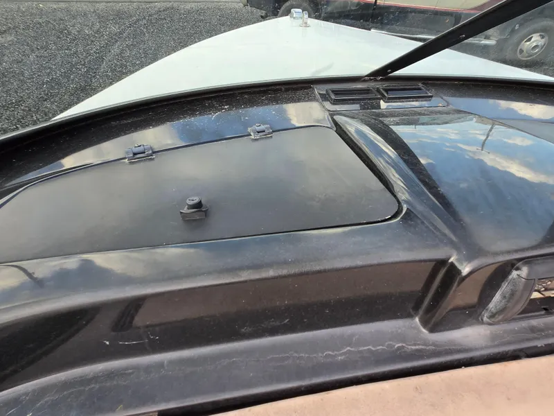 Slide: The Image of 1996 MasterCraft ProStar 190 dashboard with black panel and windshield wiper. - 18