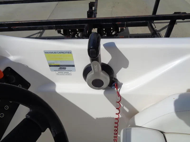 Slide: The Image of 2010 Hurricane FunDeck GS 188 OB boat control panel with throttle lever. - 21