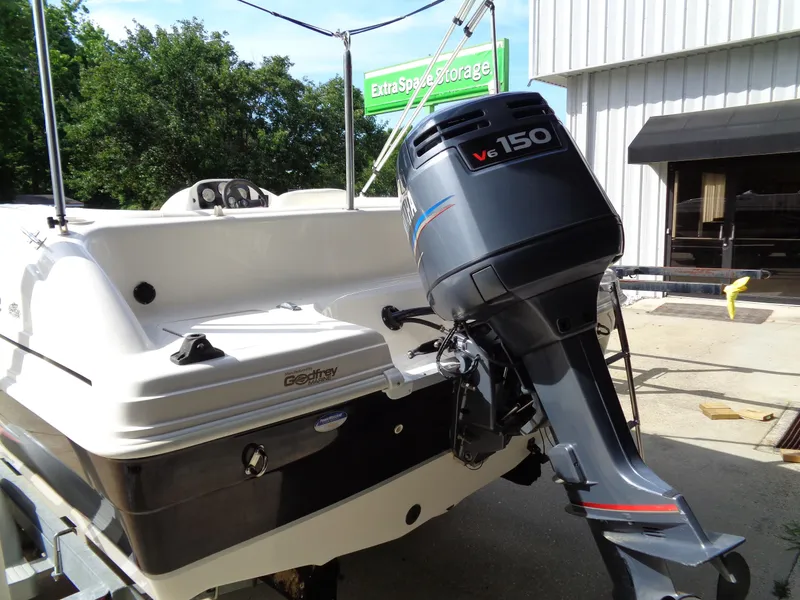 Slide: The Image of 2010 Hurricane FunDeck GS 188 OB boat with V6 150 outboard motor. - 5