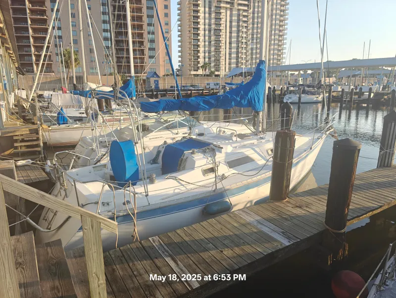 The Image of Hunter 31 1984 - 0