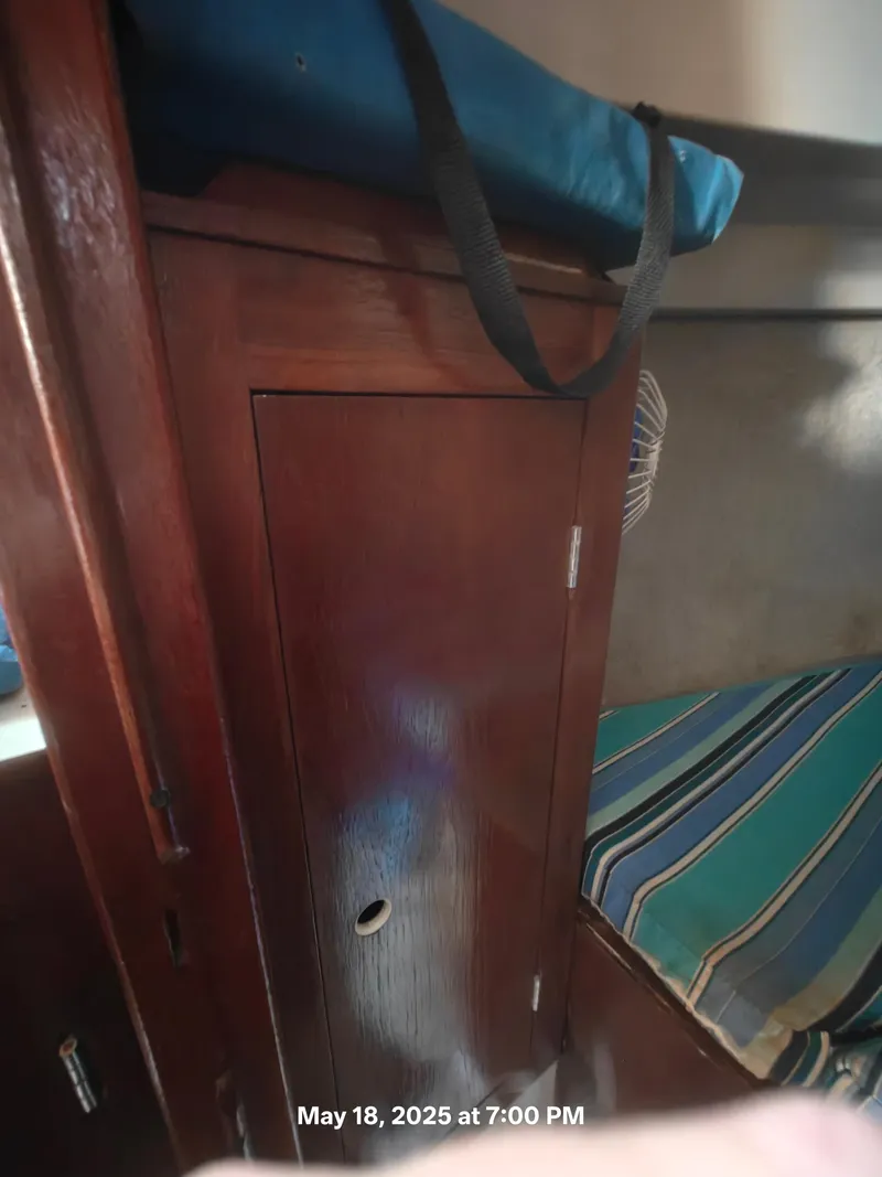 Slide: The Image of Hunter 31 1984 - 29