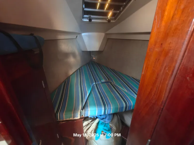 Slide: The Image of Hunter 31 1984 - 30