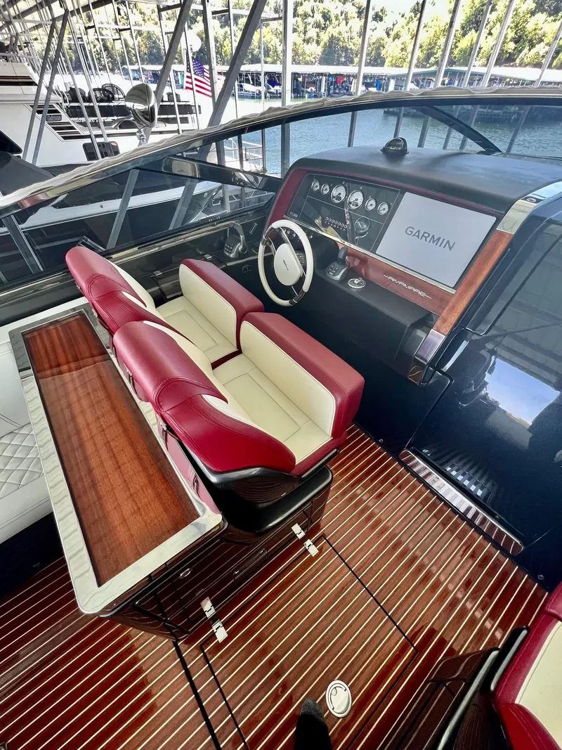 Slide: The Image of Riva 38 Dolce Vita - Helm - 7