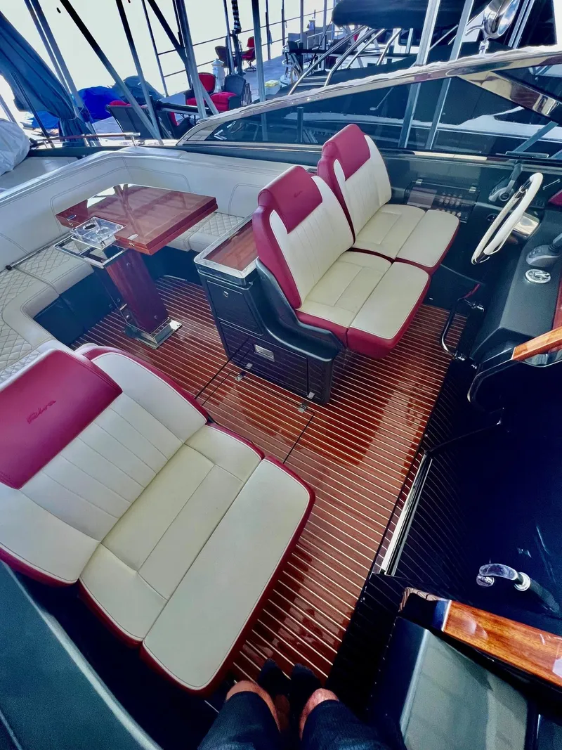 Slide: The Image of Riva 38 Dolce Vita - Helm - 8