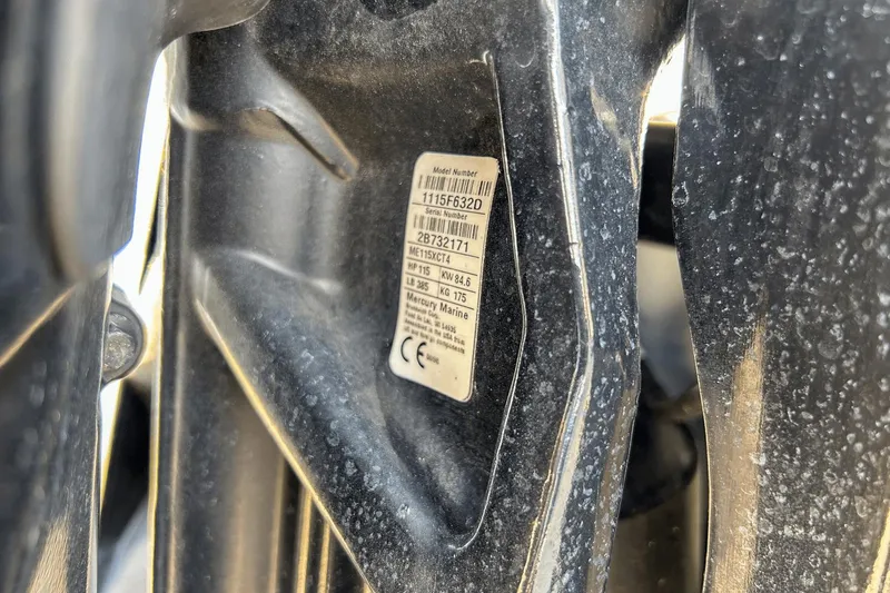 Slide: The Image of Boston Whaler 17 Montauk 2020 - 16