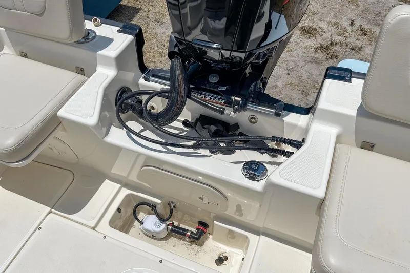 Slide: The Image of Boston Whaler 17 Montauk 2020 - 24
