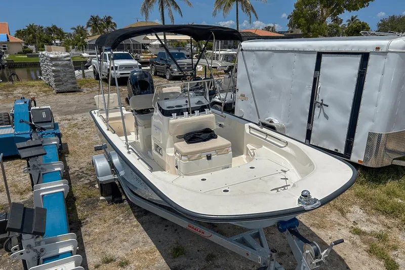 Slide: The Image of Boston Whaler 17 Montauk 2020 - 7