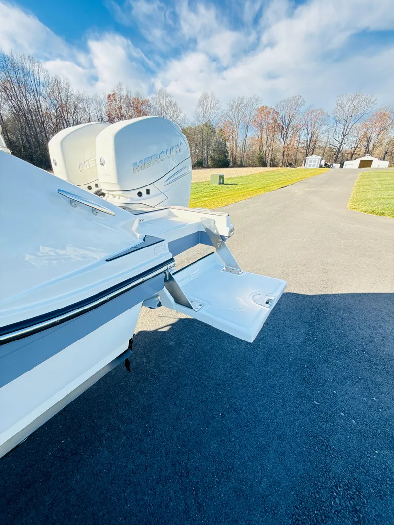 Slide: The Image of Sea Ray SLX 310 Outboard 2023 - 54