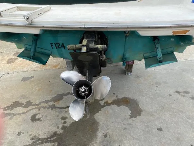 Slide: The Image of 1995 Sea Ray 200 Signature boat stern with propeller and outdrive visible. - 10