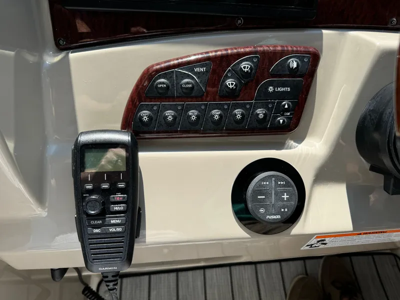 Slide: The Image of Sea Ray 290 Sundancer 2006 - 30