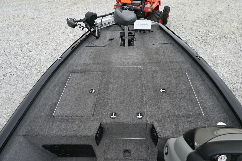 Slide: The Image of 2016 Tracker Pro Team™ 195 TXW boat deck with seating and equipment. - 7