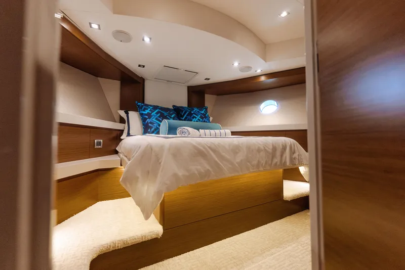 Slide: The Image of Luxurious bedroom interior of 2017 Hatteras M75 Panacera yacht with modern design. - 19