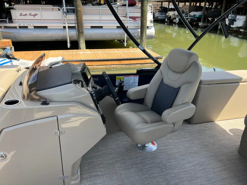 Slide: The Image of Captain's seat on 2025 Starcraft SLS 3 Q DH boat, docked at marina. - 8