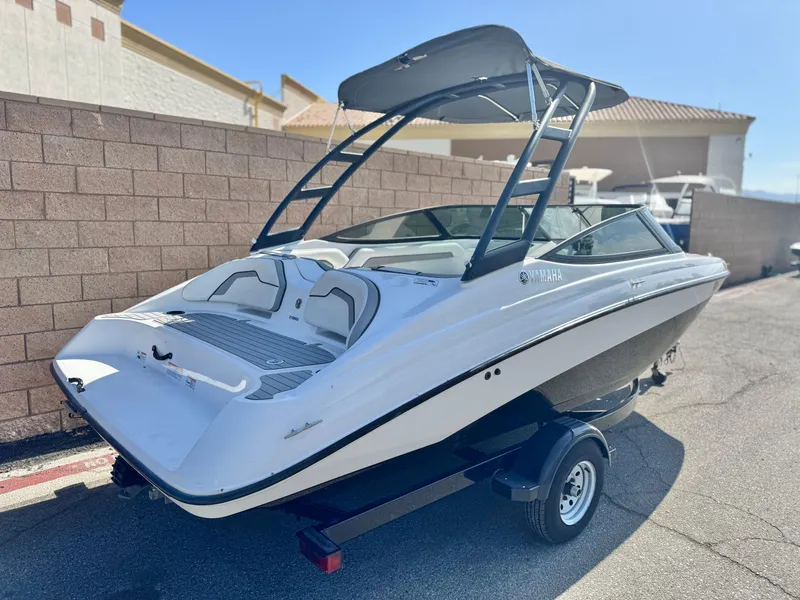 Slide: The Image of 2018 Yamaha Boats AR190 on trailer, parked outdoors, featuring sleek design and black accents. - 5