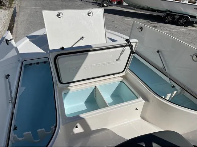 Slide: The Image of Sea Born FX22 Center Console 2024 - 15