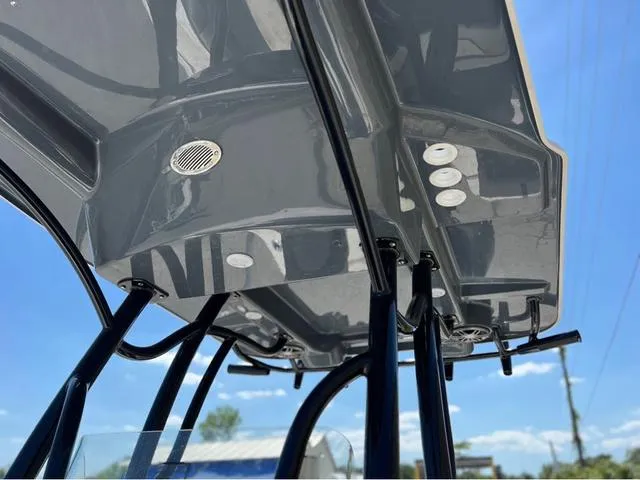 Slide: The Image of Sea Born FX22 Center Console 2024 - 16