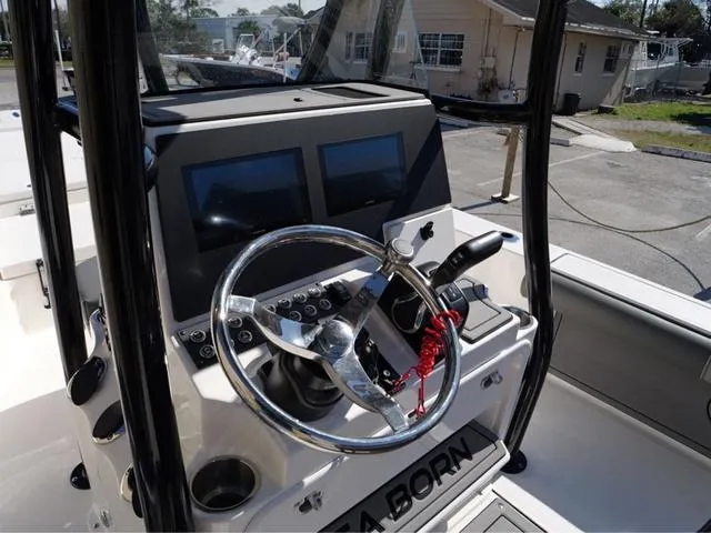 Slide: The Image of Sea Born FX22 Center Console 2024 - 18