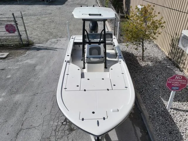 Slide: The Image of Sea Born FX22 Center Console 2024 - 20