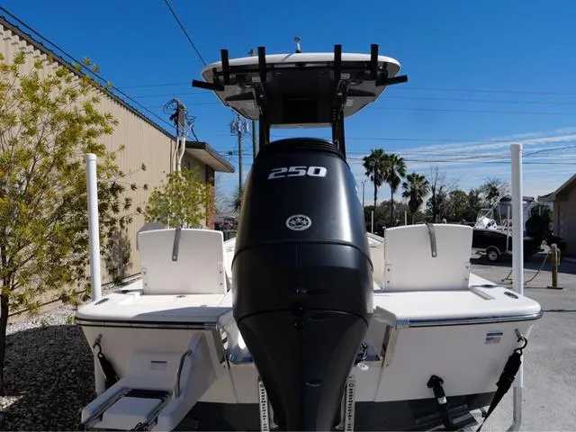 Slide: The Image of Sea Born FX22 Center Console 2024 - 22