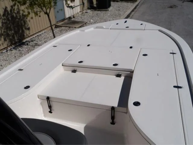 Slide: The Image of Sea Born FX22 Center Console 2024 - 31