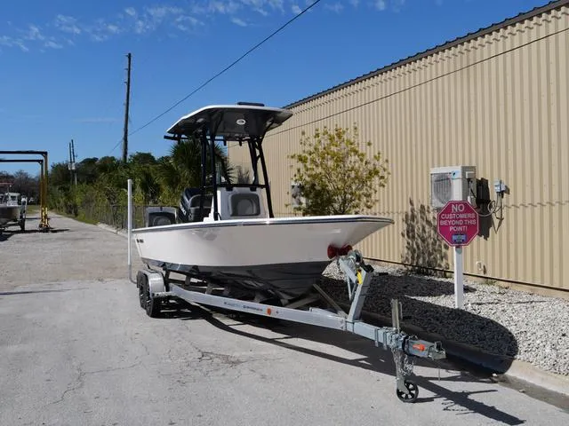 Slide: The Image of Sea Born FX22 Center Console 2024 - 36