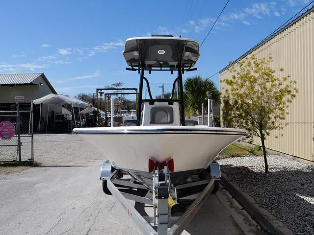 Slide: The Image of Sea Born FX22 Center Console 2024 - 37